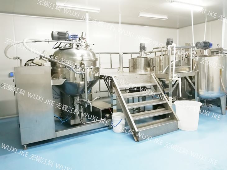 Индустрија дресура и мајонеза или сосева